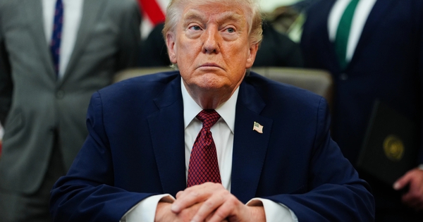 Ông Donald Trump tuyên bố "cơ hội cuối cùng" cho Iran