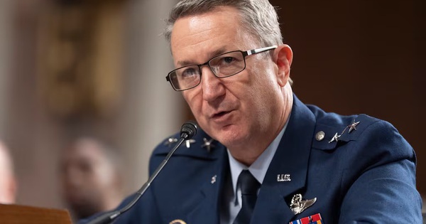 Mỹ tuyên bố sẽ bắt giữ tàu liên quan đến Iran