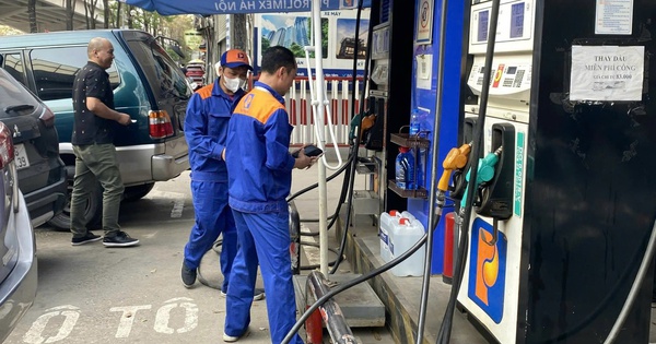 Băn khoăn khi giao doanh nghiệp định giá xăng dầu