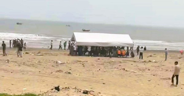 Hai bé trai mất tích khi đi tắm biển