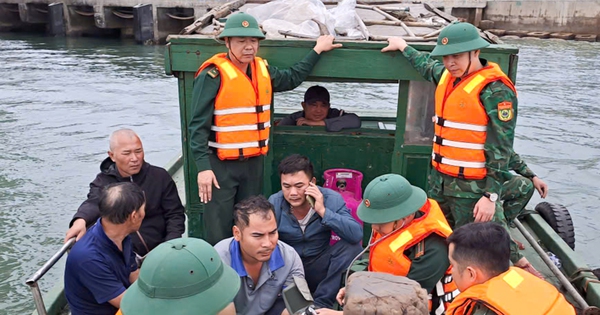 Tàu chở cát chìm trên biển, 5 người trên tàu được cứu kịp thời