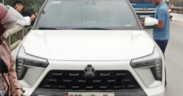 VIDEO: Người đàn ông lao xuống sông tìm kiếm cô gái trẻ nghi để lại ô tô nhảy cầu tự tử