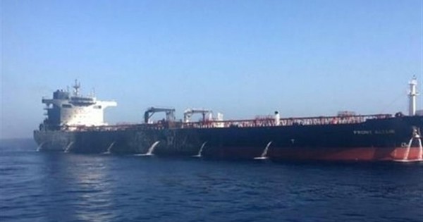 Iran tấn công tàu quân sự Mỹ để đáp trả vụ tàu hàng bị bắt?