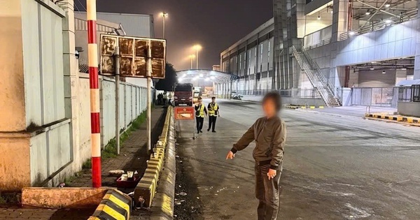 Khởi tố người bán hàng rong gây rối tại khu vực sân bay Nội Bài