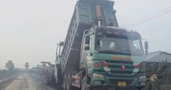 Từng bị “bắt quả tang” thảm nhựa khi trời mưa, nhà thầu lại xin tạm dừng thi công