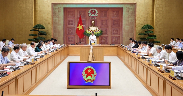 Ba Bộ trưởng được Thủ tướng Lê Minh Hưng biểu dương