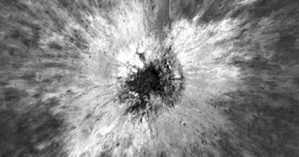 Một "lỗ thủng" khổng lồ vừa xuất hiện trên Mặt Trăng