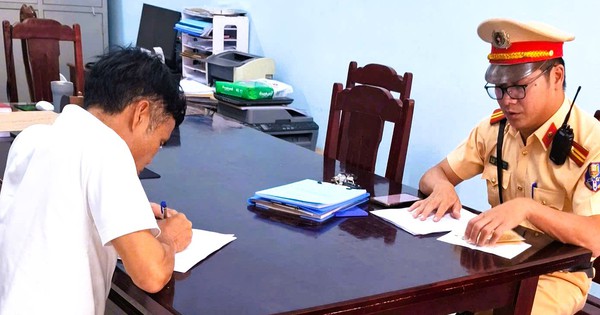 CSGT vào cuộc xử lý tài xế xe bán tải chạy ngược chiều trên Quốc lộ 1A