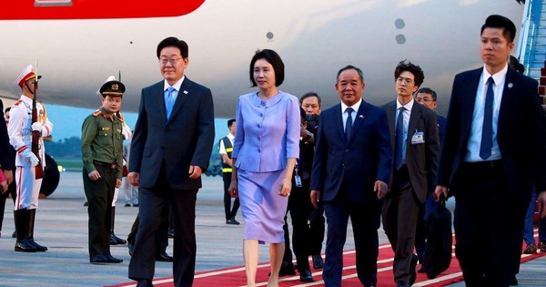 Tổng thống Hàn Quốc Lee Jae Myung và Phu nhân đến Hà Nội