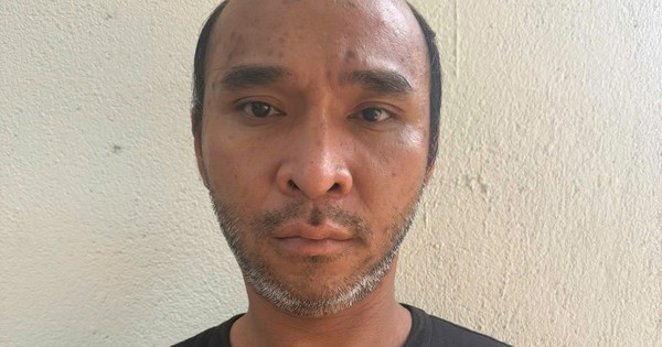 Vừa mãn hạn tù, ca sĩ lô tô bị bắt vì giật điện thoại du khách nước ngoài