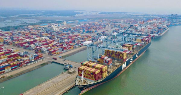 Đóng góp lớn từ các cảng biển ở TPHCM