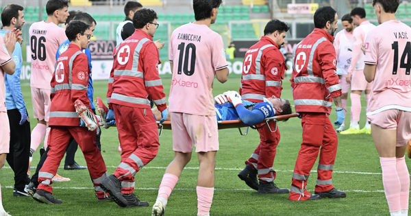 Con trai huyền thoại sống Jurgen Klinsmann gãy cổ khi chơi bóng ở Serie B