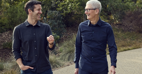 Tim Cook rời ghế CEO Apple từ 1-9