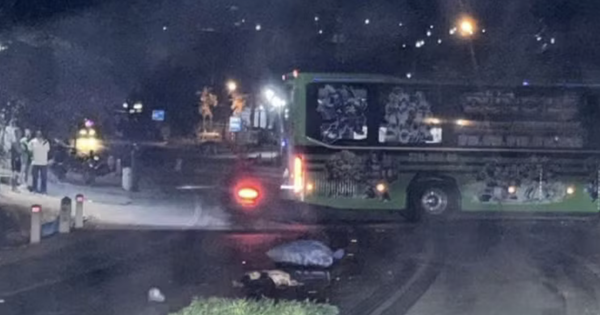 Xe khách tông xe máy, 2 người tử vong tại chỗ