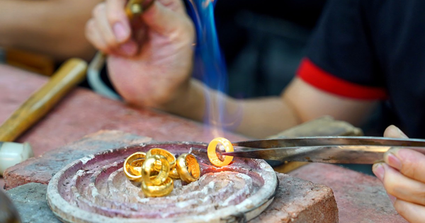 Băn khoăn với đề xuất vay vàng trong dân