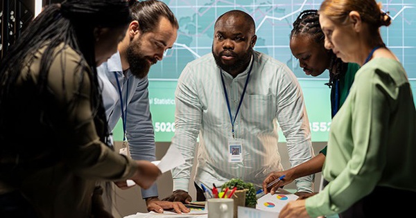 Bốn con giáp cần chú ý để vượt qua “khủng hoảng” nơi công sở