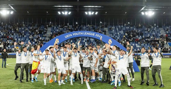 Đội trẻ Real Madrid vớt vát chút uy danh cho các đàn anh