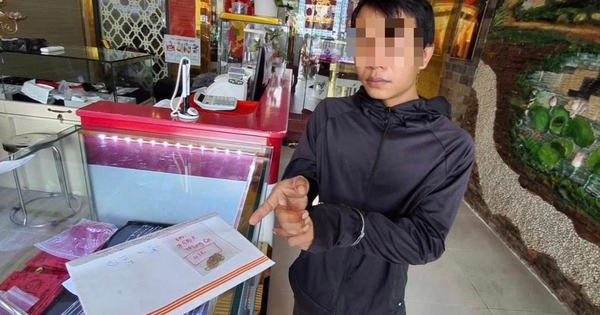 Công an ở TPHCM thu hồi dây chuyền vàng cho người dân ngay trong đêm