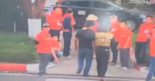 CLIP: Nhân viên điều phối xe bị hành hung trong khuôn viên sân bay