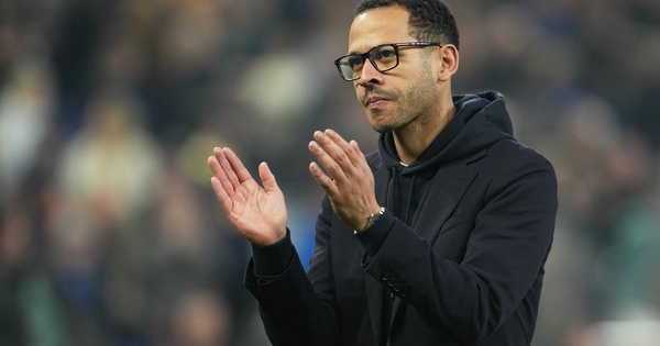 Chelsea sa thải HLV Liam Rosenior sau 5 trận thua liên tiếp