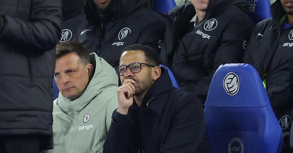 Điều khiến Chelsea “chùn tay” khi định sa thải HLV Liam Rosenior