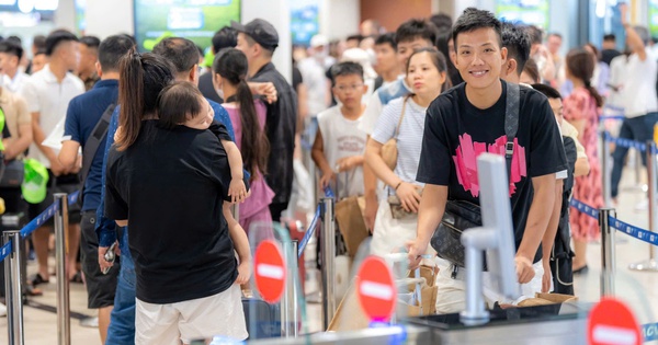 Giá vé máy bay tăng cao, khách bay dịp 30-4 vẫn tăng tới 15%