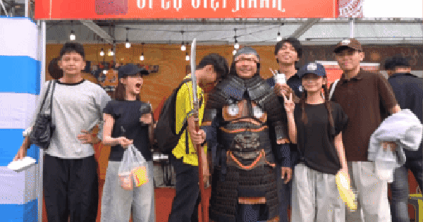 VIDEO: Cầm 100.000 đồng hoá thân “làm tướng” tại Thảo Cầm Viên