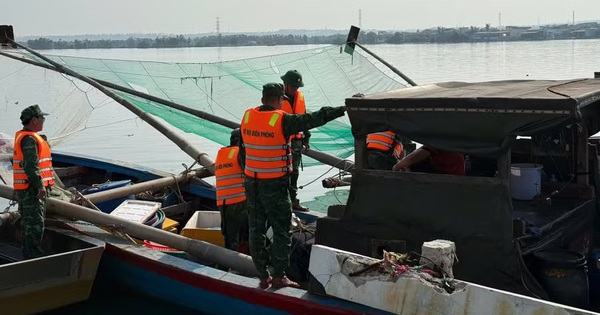 Bắt quả tang 3 tàu cá dùng kích điện khai thác thủy sản trên đầm Thị Nại