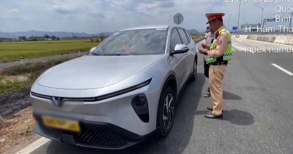 Không bằng lái vẫn chạy 103 km/h trên đường cao tốc, tài xế nhận “cái kết đắng”