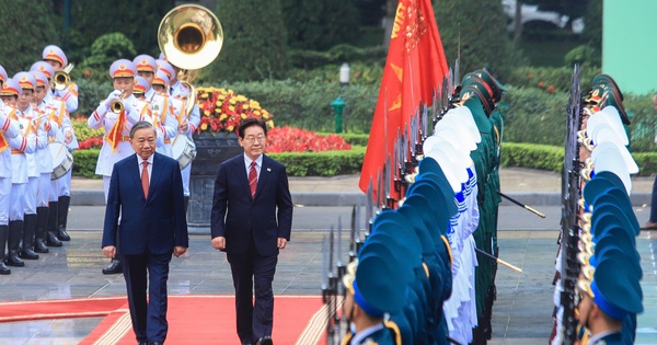 Việt Nam bắn 21 loạt đại bác chào mừng Tổng thống Hàn Quốc