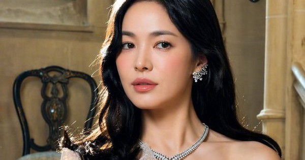 Song Hye-kyo khoe nhan sắc xinh đẹp như "nữ thần"