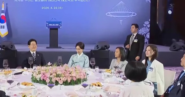 Tổng thống Hàn Quốc chúc mừng Han Sara