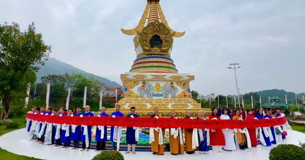 Khai mở cuộn thư pháp Đại Bi Quan Âm 200 mét trước ngày Giỗ Tổ