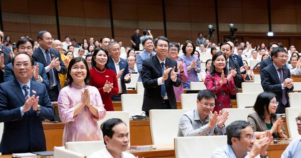 Hà Nội được quyết chính sách về tiền lương, tiền thưởng để thu hút nhân lực