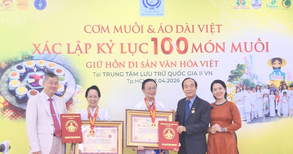 100 món muối độc đáo cùng áo dài Việt được vinh danh
