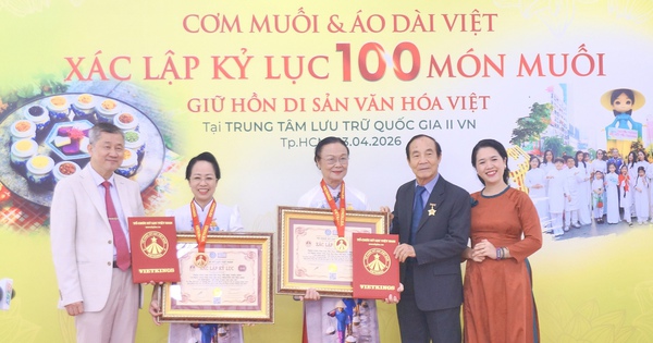 100 món muối độc đáo cùng áo dài Việt được vinh danh