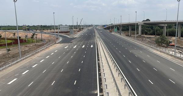 Chỉ cho ô tô dưới 9 chỗ đi vào đường cao tốc Biên Hòa - Vũng Tàu khi thông xe tạm dịp 30-4