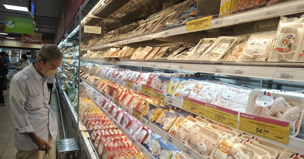 Một siêu thị lớn tung khuyến mãi lớn nhất năm, hơn 10.000 sản phẩm giảm giá