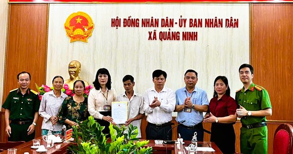 Trao giấy khai sinh cho "liệt sĩ" trở về sau 45 năm lưu lạc