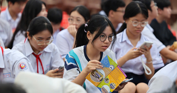 Thi lớp 10 tại TP HCM: Dự kiến giao đề trước một ngày