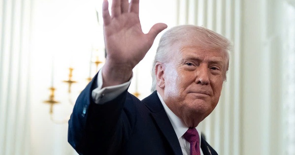 NÓNG: Ông Donald Trump vừa ra lệnh "bắn và tiêu diệt" tàu rải thủy lôi của Iran tại Hormuz