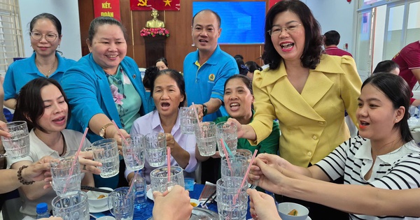 Ấm áp "Bữa cơm Công đoàn" ở phường Tân Sơn Hòa