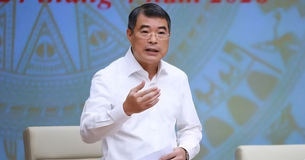 Thủ tướng nghiêm khắc phê bình 28 bộ, cơ quan và 18 địa phương giải ngân chậm