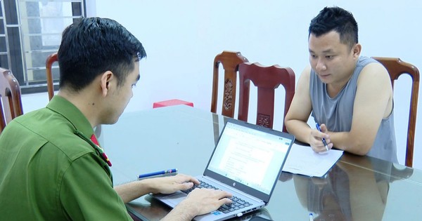 Khởi tố đối tượng khai thác trái phép tài nguyên, thu giữ nhiều ô tô và máy xúc