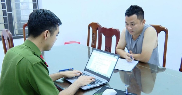 Khởi tố đối tượng khai thác trái phép tài nguyên, thu giữ nhiều ô tô và máy xúc