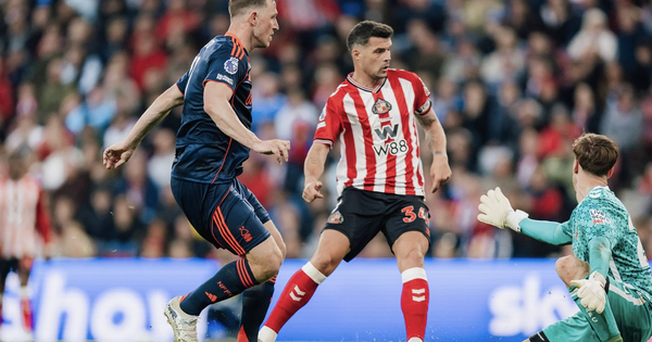 Nottingham Forest thắng tưng bừng, West Ham và Tottenham âu lo vé trụ hạng