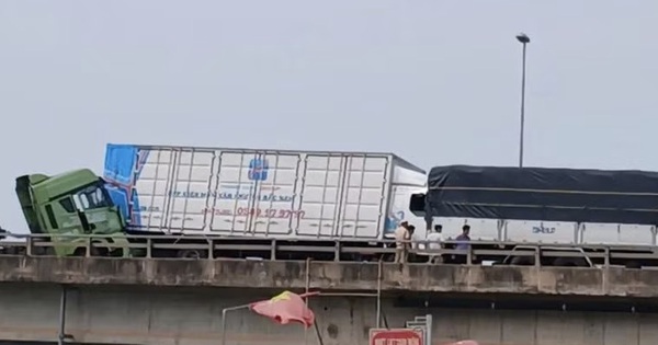 Tai nạn liên hoàn 4 ô tô trên Quốc lộ 1 qua Gia Lai, giao thông tê liệt nhiều giờ