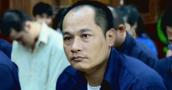 Phía sau xe gian là nước mắt người nghèo