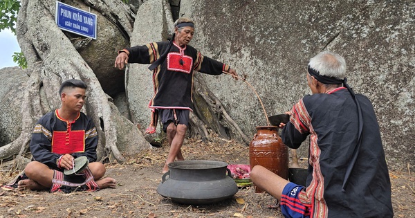 Độc đáo lễ cầu mưa của "Vua Lửa" người J'rai