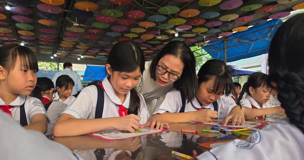 "Mở sách - Mở tương lai" đến học sinh tiểu học TPHCM